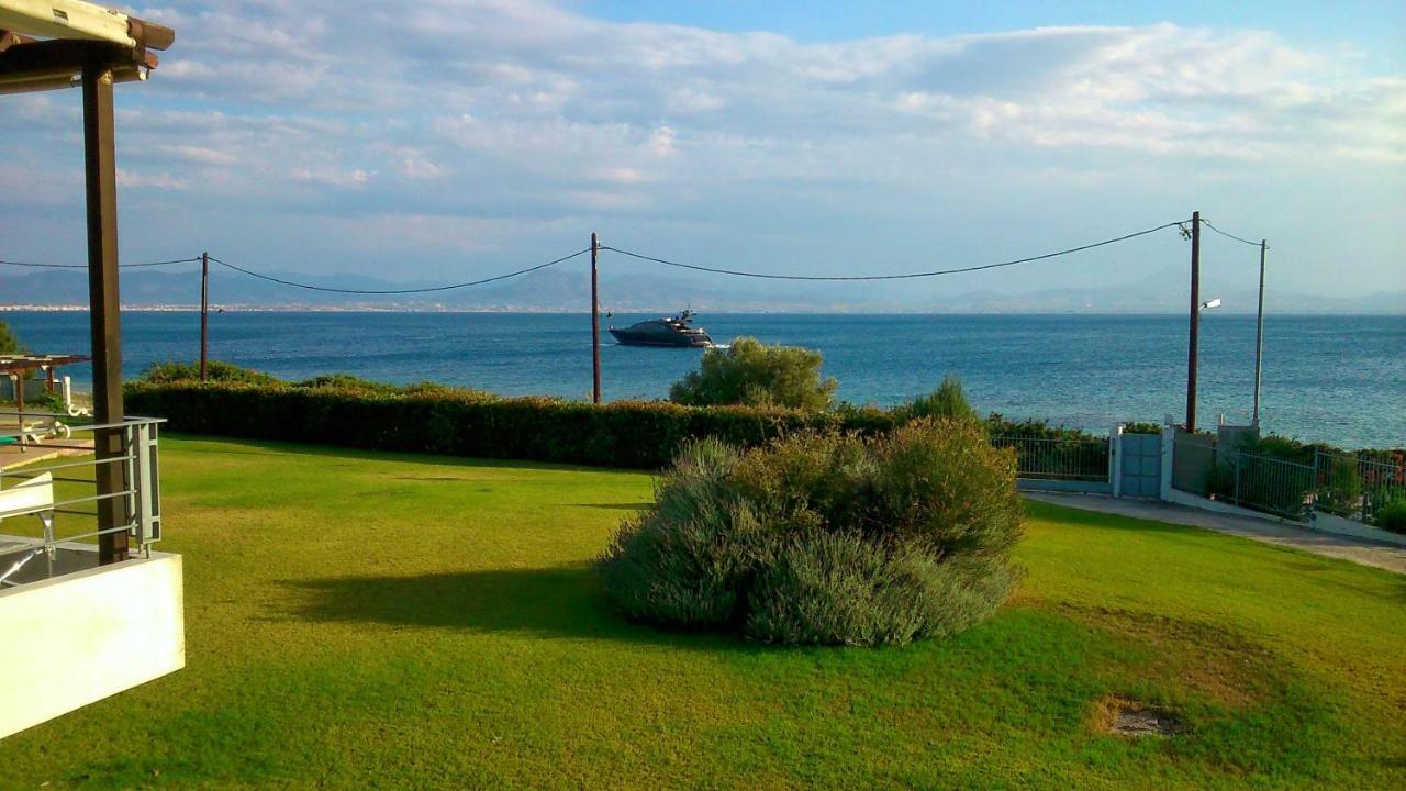 Beautiful House By The Sea,Loutraki Skaloma. Villa Buitenkant foto