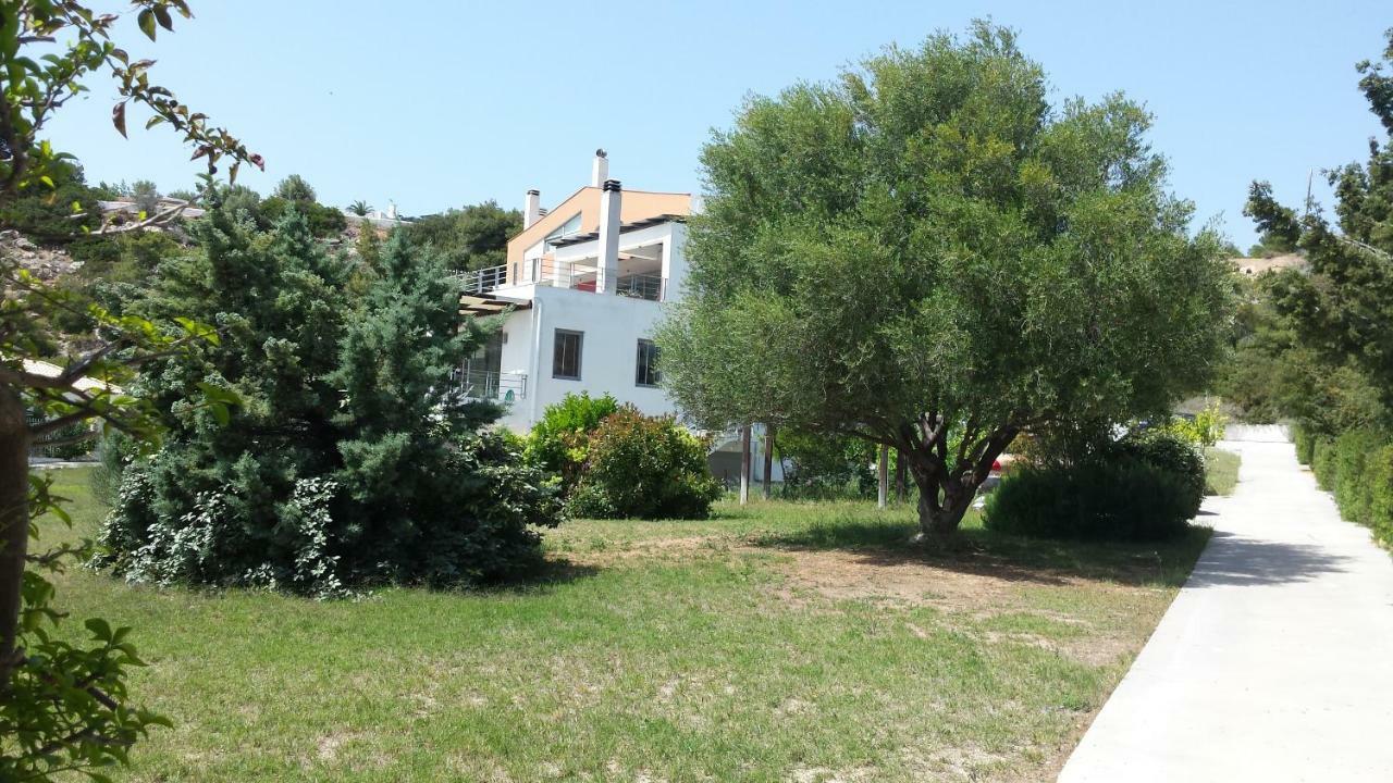 Beautiful House By The Sea,Loutraki Skaloma. Villa Buitenkant foto