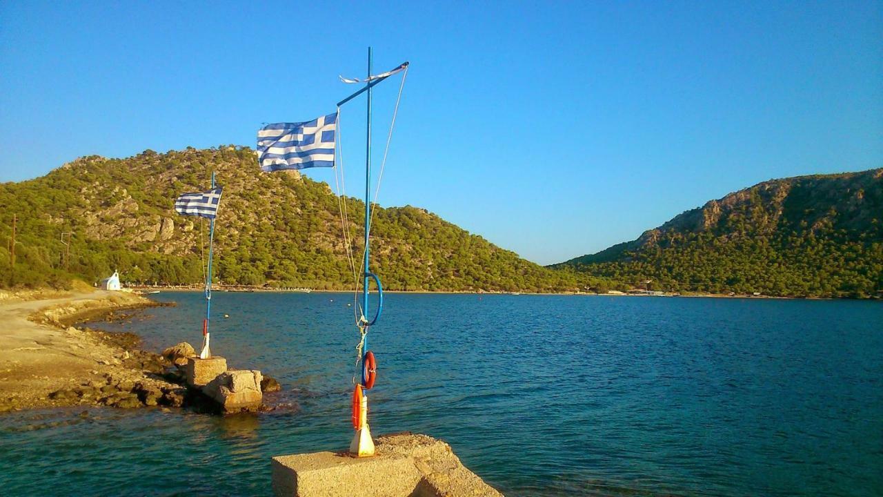 Beautiful House By The Sea,Loutraki Skaloma. Villa Buitenkant foto