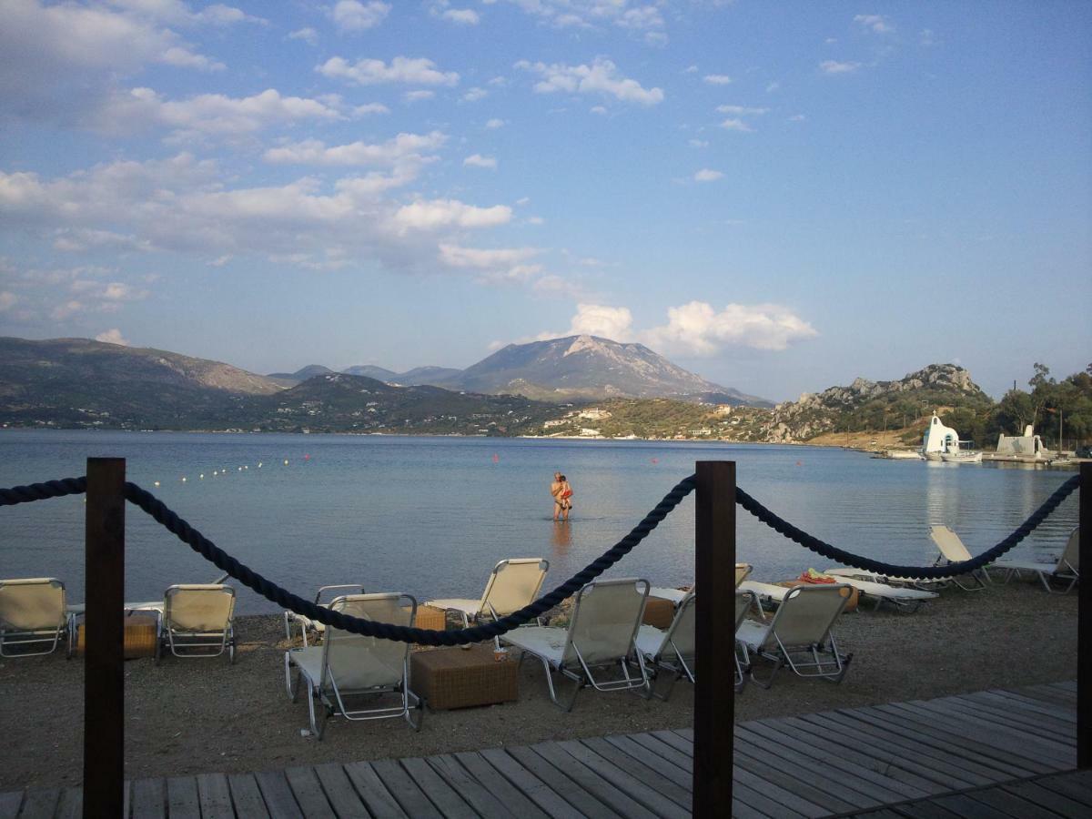 Beautiful House By The Sea,Loutraki Skaloma. Villa Buitenkant foto