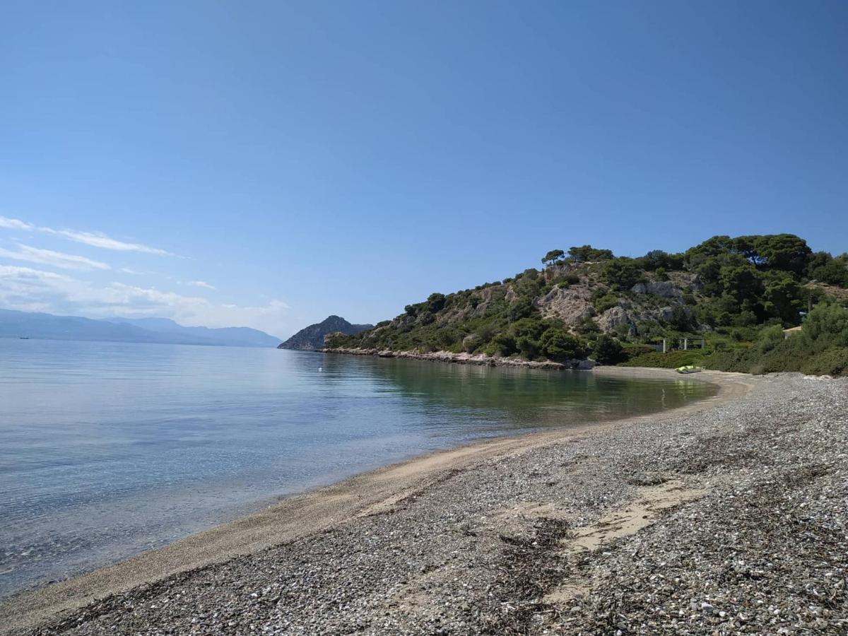 Beautiful House By The Sea,Loutraki Skaloma. Villa Buitenkant foto