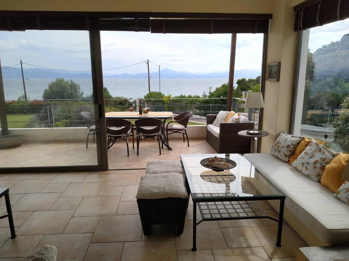 Beautiful House By The Sea,Loutraki Skaloma. Villa Buitenkant foto